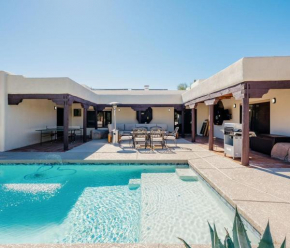 BED ROCK DESERT - HISTORIC CAVE CREEK HOME